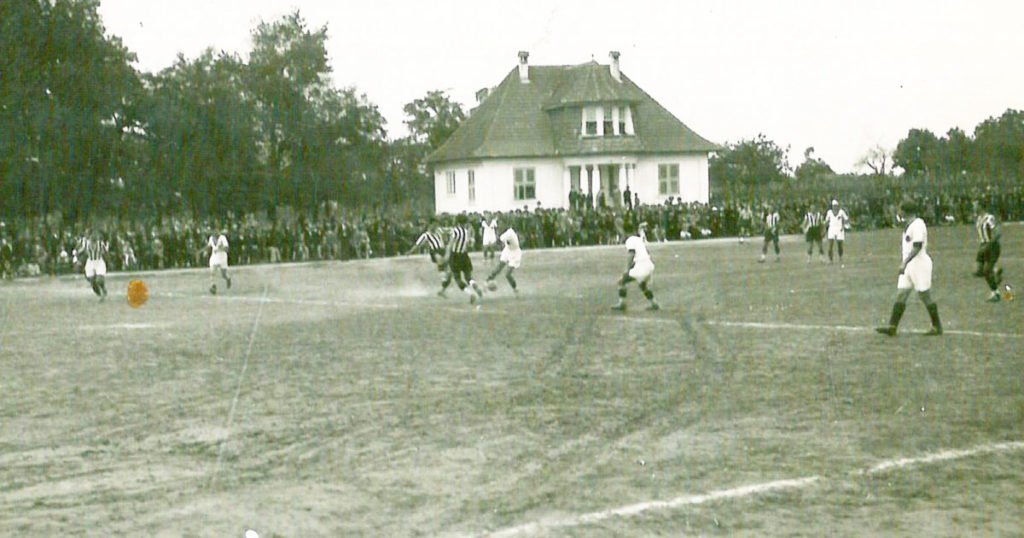 Къде се е намирало игрище „Алеите“?